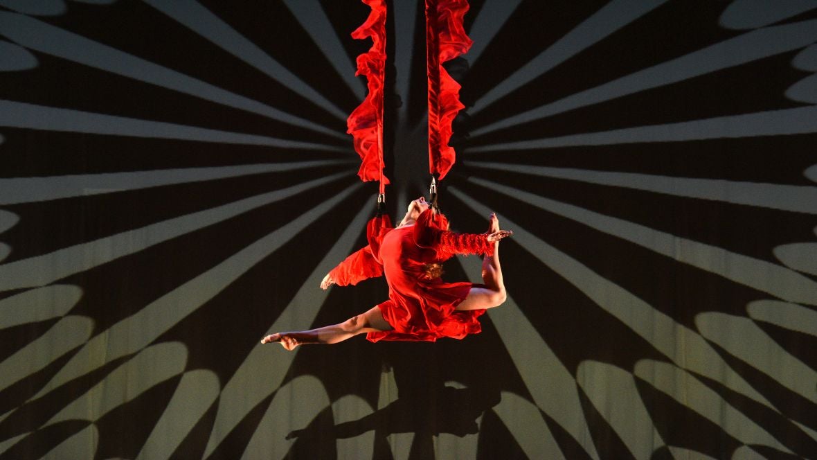 MOMIX: Alice